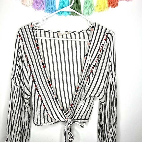 Altar’d State Cropped Stripe Wrapped Balloon Sleeve Embroidered Blouse Medium - Picture 3 of 16